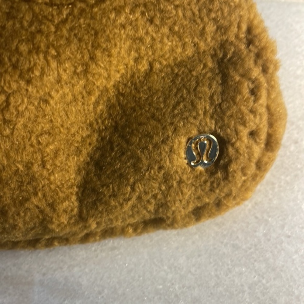 Lululemon Everywhere Belt Bag Fleece Burnt Caramel BTCA One Size NWT NEW - Picture 4 of 14